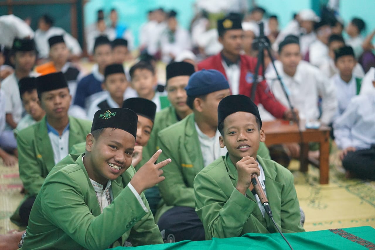 Pelepasan Santri Kelas Akhir: Tangis Haru dan Doa Restu